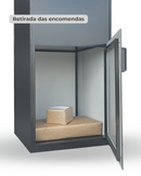Retirada de encomenda do MaxBox pelo morador com chave — compartimento interno espaçoso em ACM
